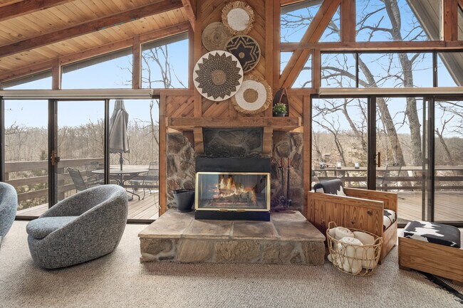 Building Photo - 1216 Whitetail Lake Dr