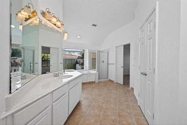 Building Photo - 15619 Winding Valley Dr