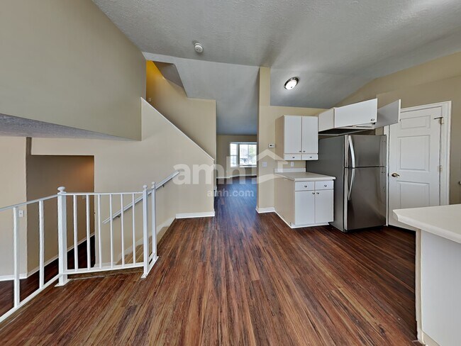 Building Photo - 5870 S Clear Vista Dr