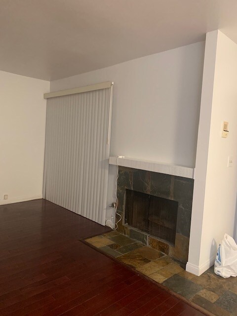 Building Photo - 849 E Victoria St