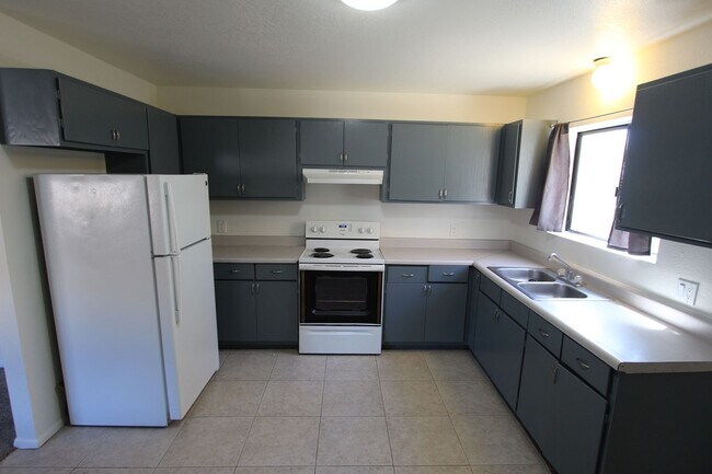 Building Photo - (594) 2905 N. Third Street Unit #3