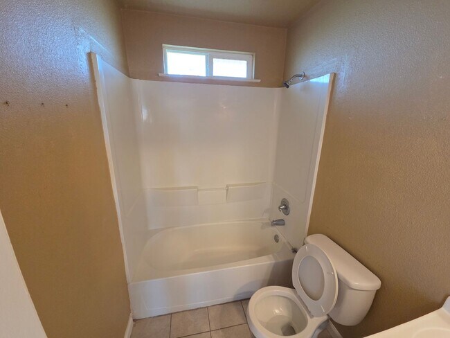 Building Photo - L. Street Duplex