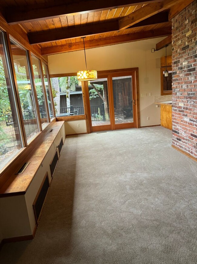 Building Photo - ALL UTILITIES INCLUDED! ~ 3 Bedroom 1 Bath