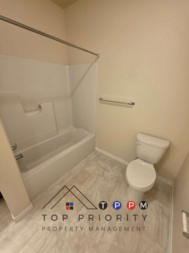 Building Photo - 2 Bedroom | 1 Bathroom 2nd Floor Apartment...
