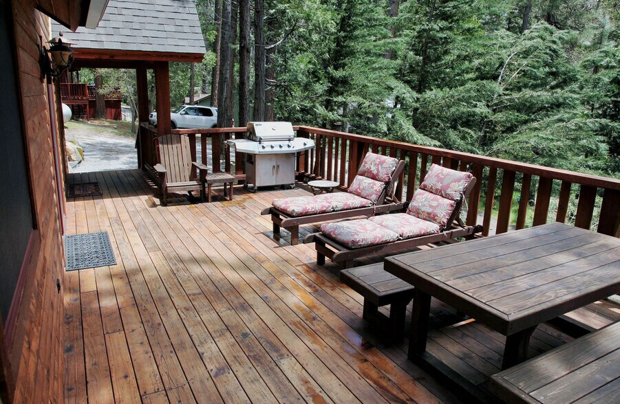 Building Photo - 8033 Woodpecker Way