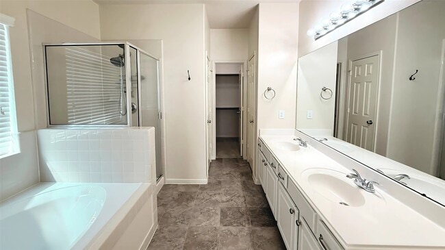 Building Photo - 15110 Sierra Ridge Dr