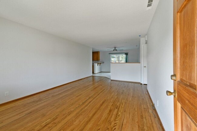 Building Photo - 4625 Sloan St