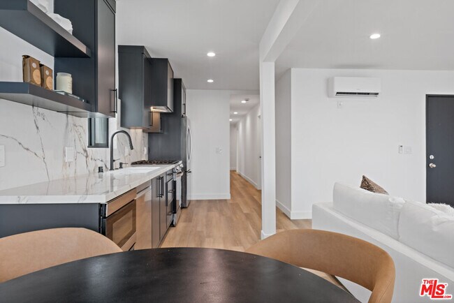 Building Photo - 3305 Ocean Front Walk