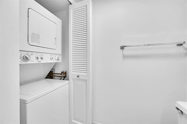 Building Photo - 3402 Bimini Ln