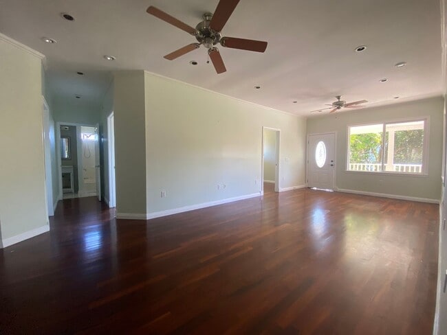 Building Photo - Large 3 Bed, 2 bath plus bonus room with w...