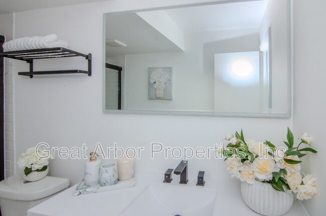 Building Photo - 4194 Packard St