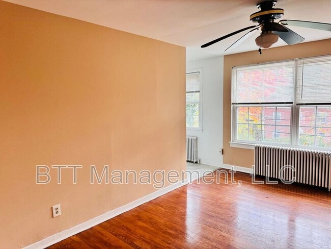 Building Photo - 8400 Greenwood Ave