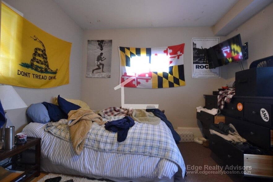 Building Photo - 20 Pratt St