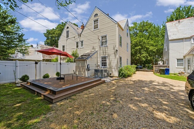Building Photo - 305 Palen Ave
