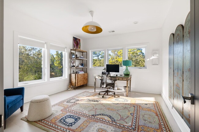 Building Photo - 508 E Huron Ave