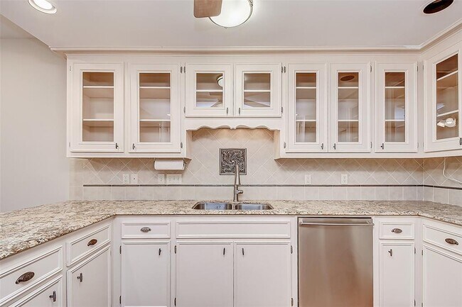 Building Photo - 201 Vanderpool Ln