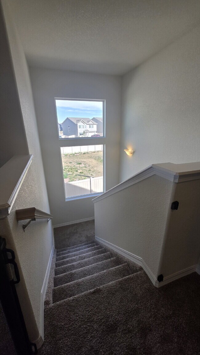 Building Photo - Beautiful 4BR 2.5 bath Home in Bradley Heights near Military bases