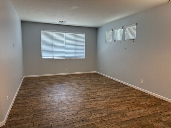 Building Photo - Updated 4 bedroom home in Casa Del Rey Com...