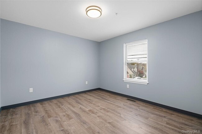 Building Photo - 20 Oak St