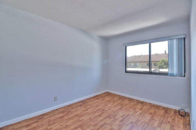 Building Photo - 891 Beaver Creek Way