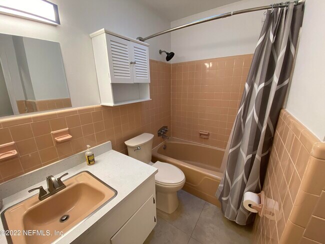 Building Photo - 1301 Kings Rd