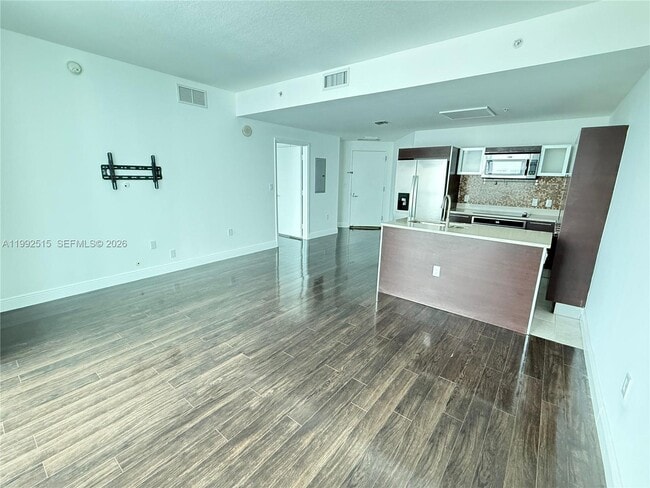 Building Photo - 1900 N Bayshore Dr