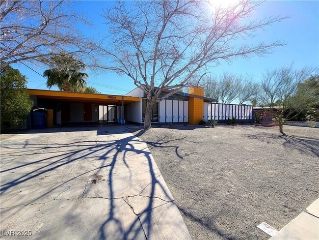 Primary Photo - 3124 Burnham Ave