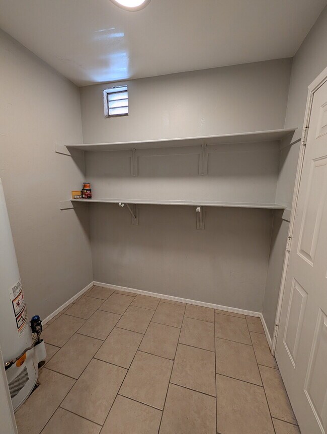 Building Photo - Spacious 2 Bedroom with Private Yard!