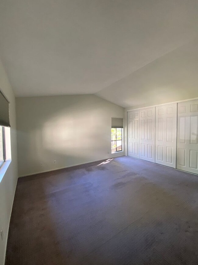 Building Photo - Alta Loma Woods Two Bed with Small Yard an...