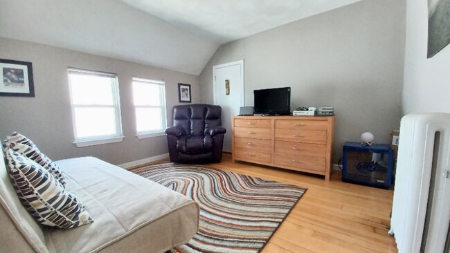 Building Photo - 60 Montvale St