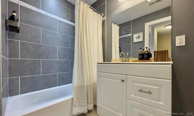 Building Photo - 35 Coolridge Rd