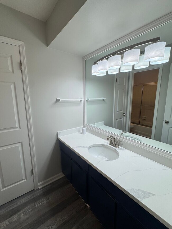 Building Photo - Arrowhead One Level