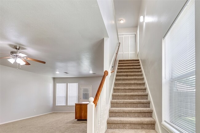 Building Photo - 706 Woodport Ln
