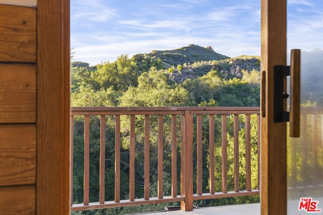 Building Photo - 373 Loftyhill Dr