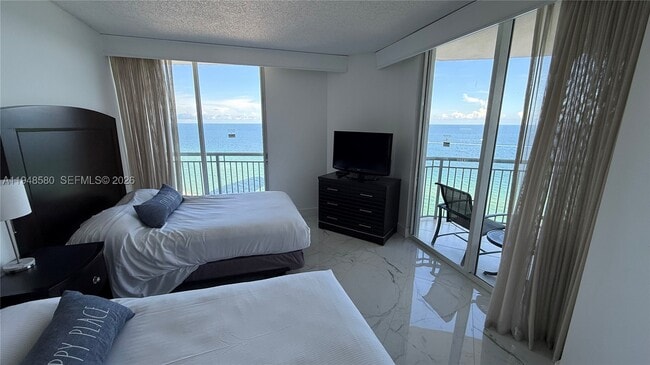 Building Photo - 17375 Collins Ave