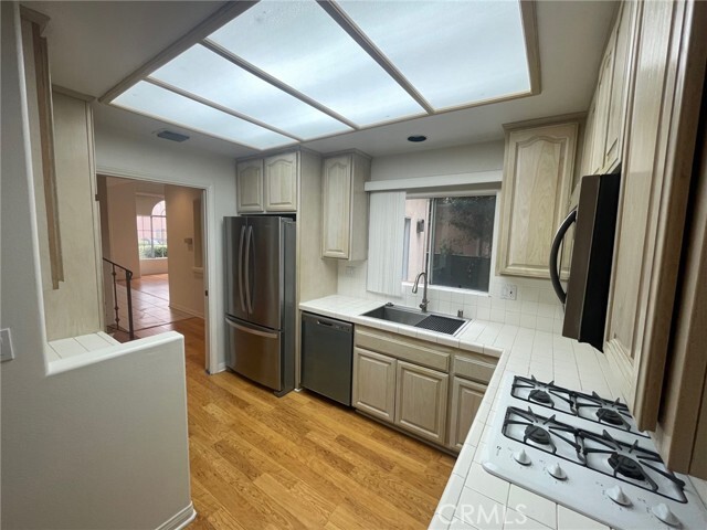 Building Photo - 10010 Reseda Blvd