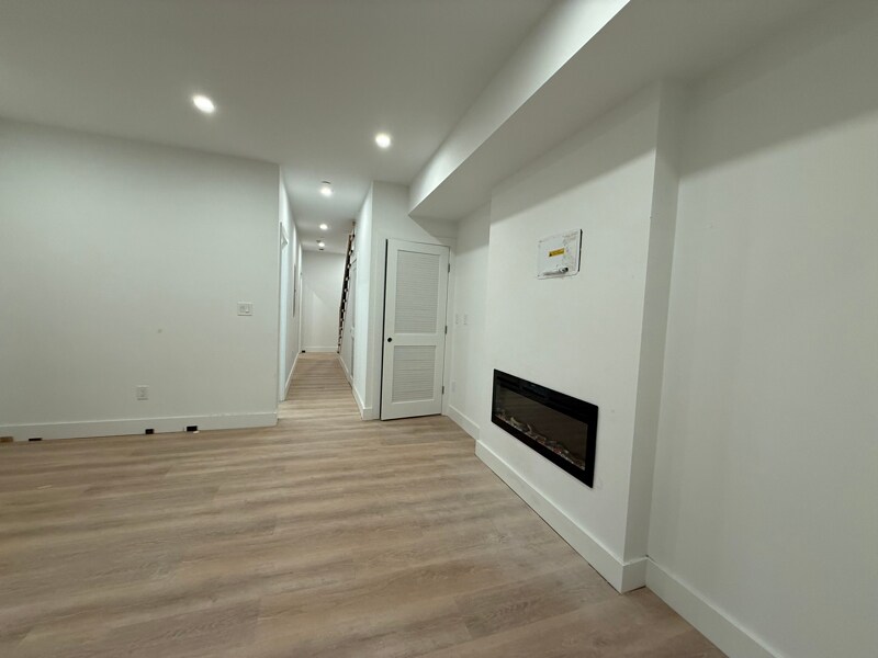 Building Photo - 49 Chase St