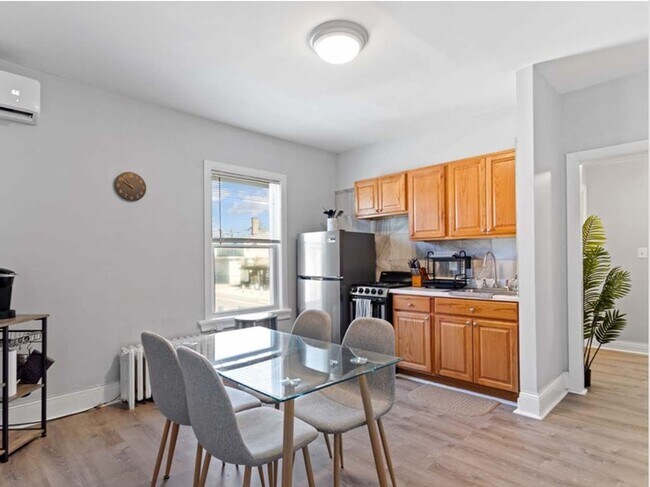 Primary Photo - 154 S Whitney St