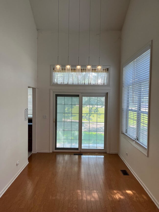 Building Photo - 1274 S Parkside Dr