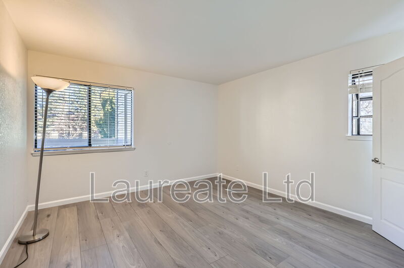 Building Photo - 8225 S Fairmount Dr