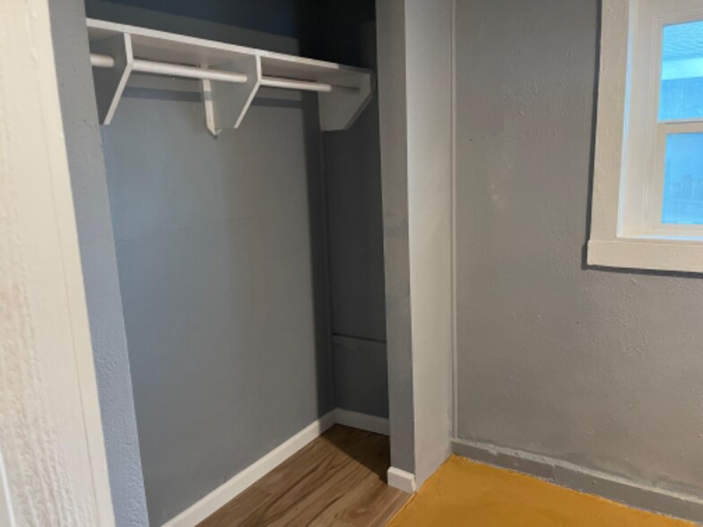 Building Photo - 3217 James Ave