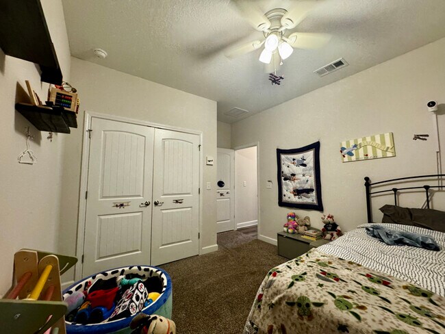 Building Photo - 9867 Shangri La West Rd