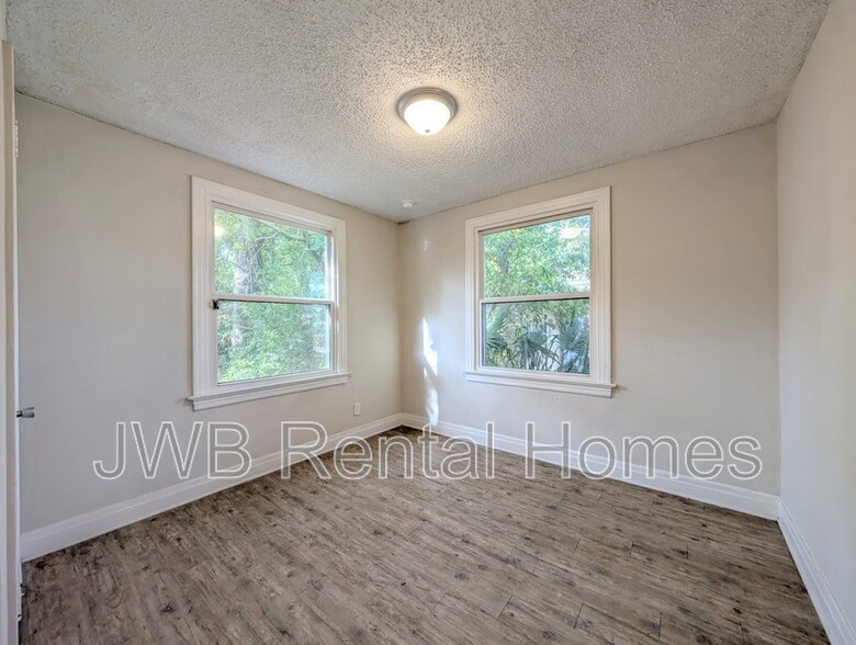 Building Photo - 518 Chestnut Dr