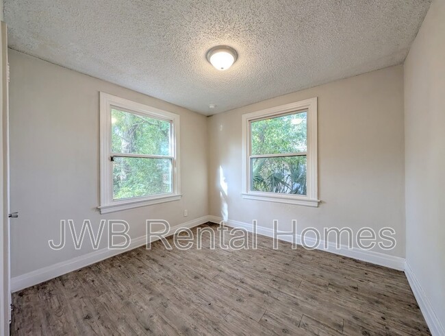 Building Photo - 518 Chestnut Dr