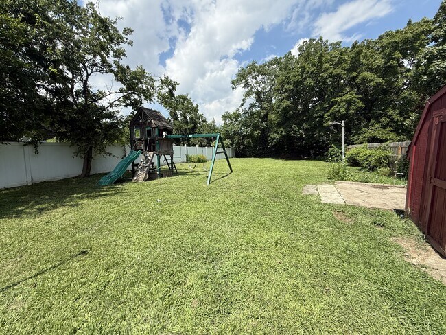 Building Photo - 302 Horace Ave