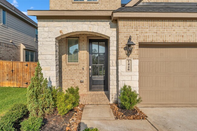 Building Photo - 1426 Northwood Blf Ln