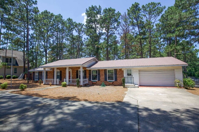 Building Photo - Retro Ranch only minutes from downtown Sou...