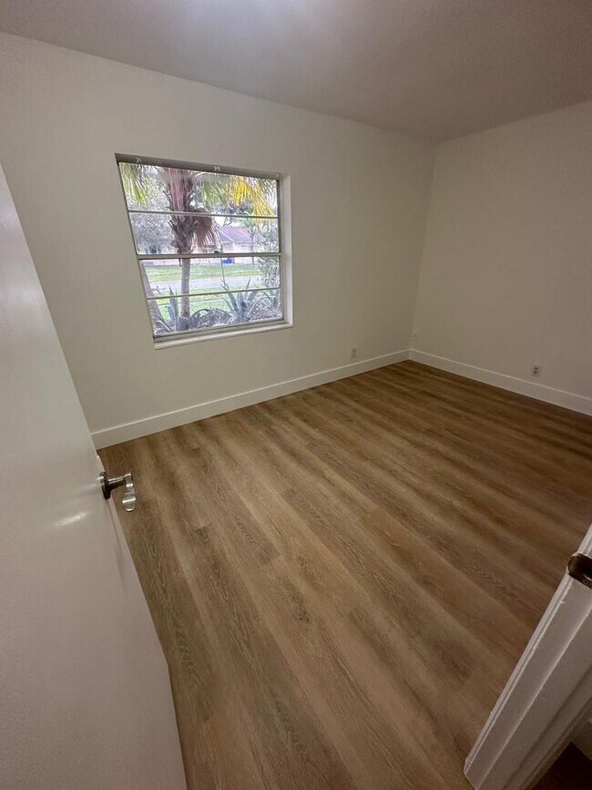 Building Photo - 9618 Saddlebrook Dr