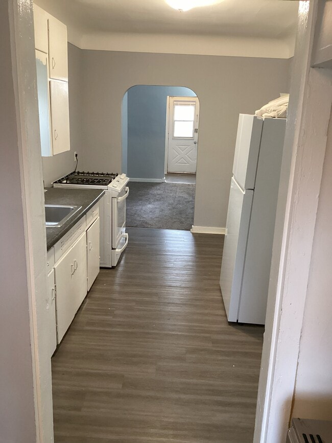 Building Photo - 1230 Chestnut St