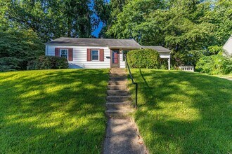 Building Photo - Location, Location, Location! Charming 3 b...